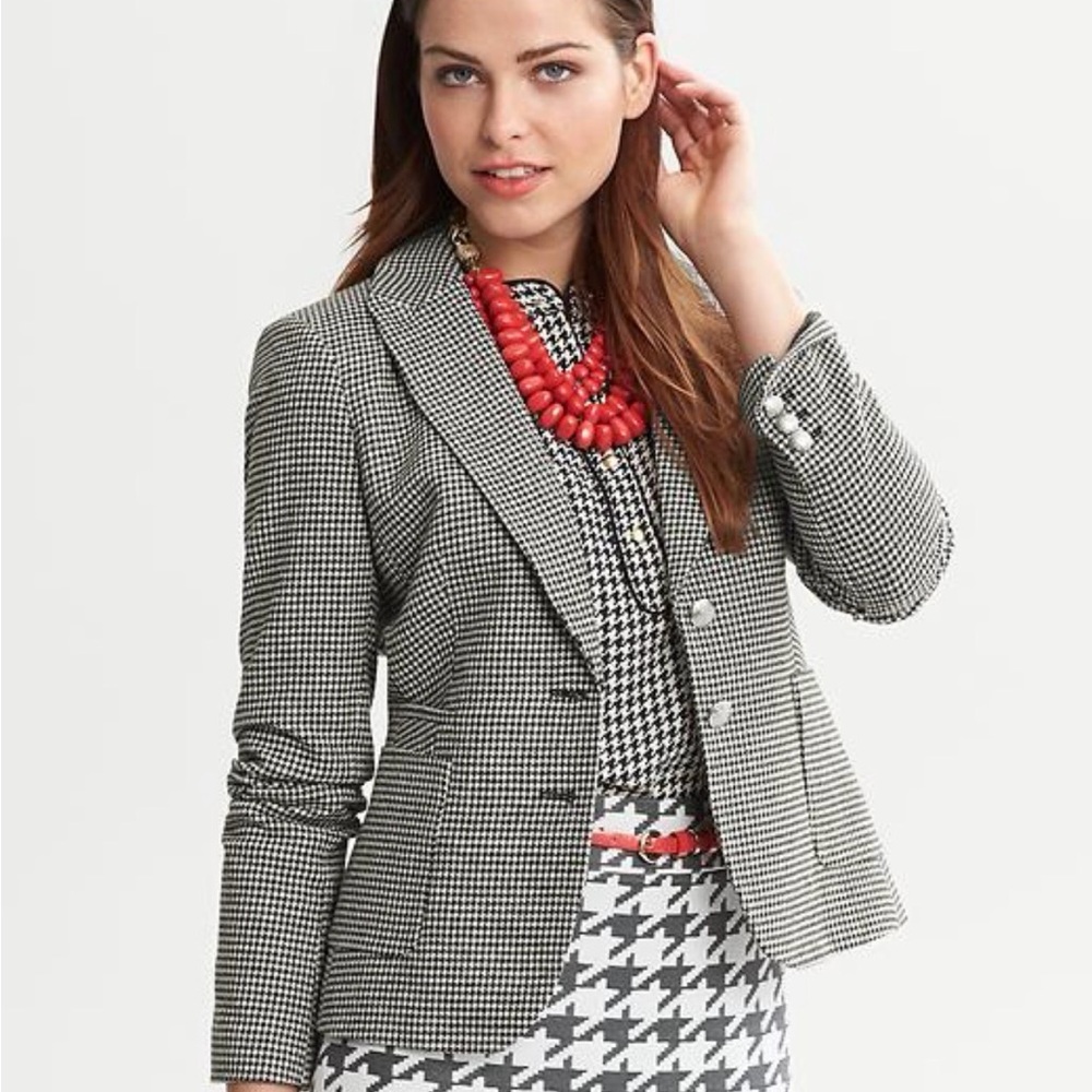 Banana Republic Black & White Houndstooth Blazer – Size 8 – Gold Buttons